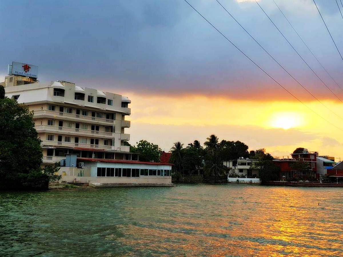 Hotel Graham فيلاهيرموسا المظهر الخارجي الصورة